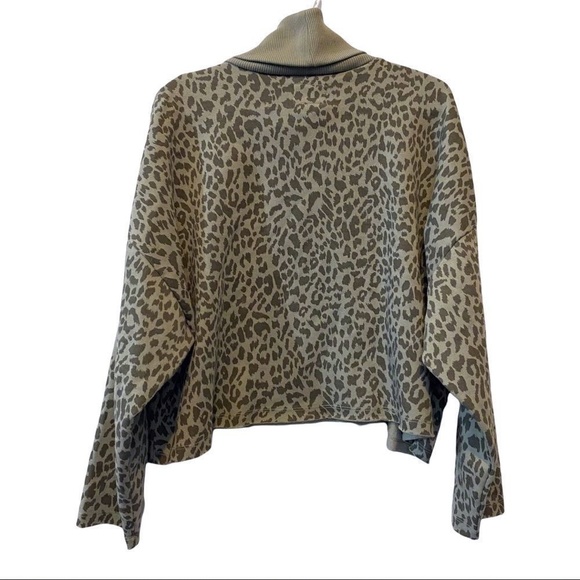 American Eagle Outfitters Tops - NWT American Eagle oversized Forever Cropped Turtleneck Sweatshirt green SIZE M